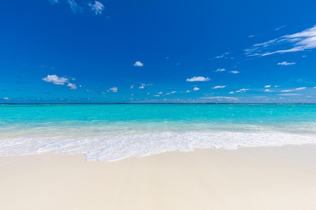 Nahaufnahme Meer Sandstrand. Himmel Ruhe beschaulich entspannend Sonnenlicht Sommerstimmung. Urlaubsreise Urlaub