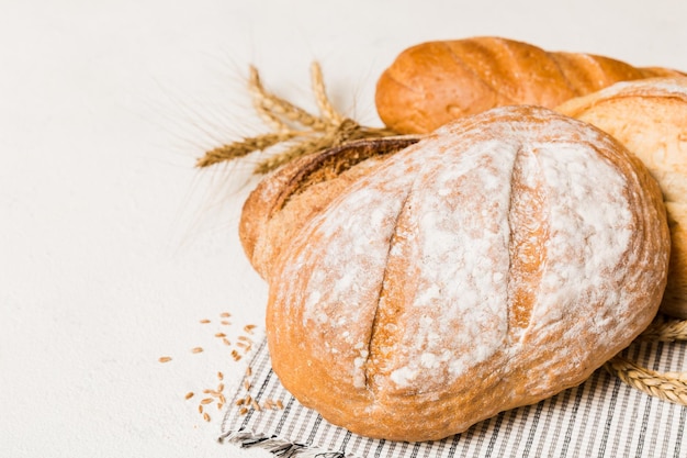 Foto nahaufnahme von brot auf dem tisch