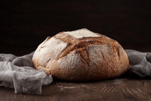 Nahaufnahme von Brot auf dem Tisch