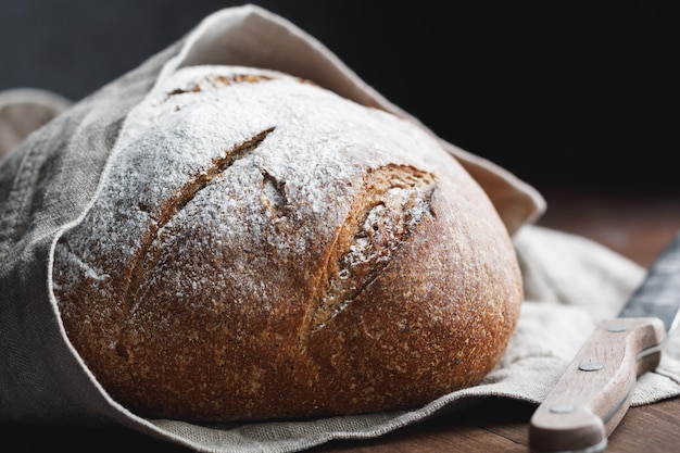 Nahaufnahme von Brot auf Textilien