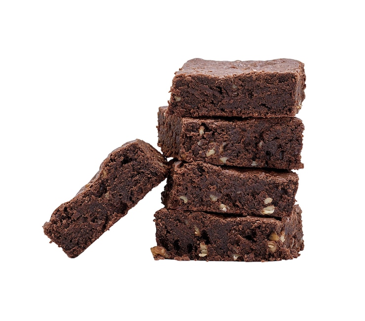 Foto nahaufnahme von brownies vor weißem hintergrund