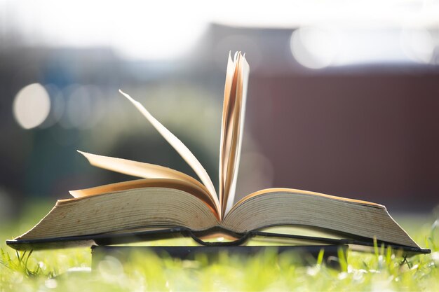 Foto nahaufnahme von büchern auf dem tisch