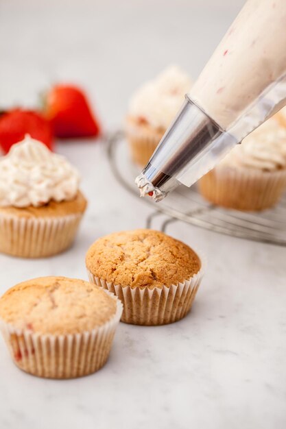 Foto nahaufnahme von cupcakes auf dem tisch