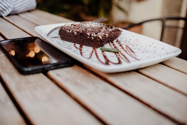 Nahaufnahme von Dessert auf einem Teller
