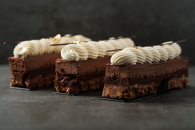 Nahaufnahme von Desserts auf dem Tisch