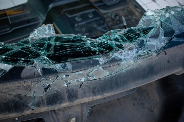 Foto nahaufnahme von eiskristallen auf zerbrochenem glas