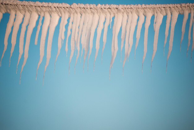 Foto nahaufnahme von eiskugeln vor klarem blauem himmel