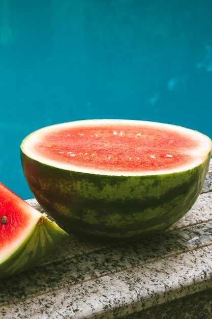 Foto nahaufnahme von erdbeeren auf dem tisch