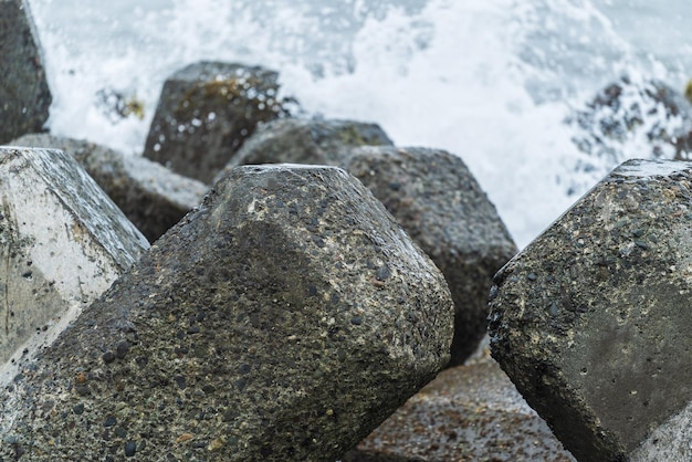 Foto nahaufnahme von felsen am ufer