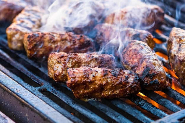 Nahaufnahme von Fleisch auf dem Grill