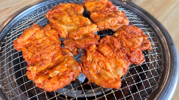 Foto nahaufnahme von fleisch auf dem grill