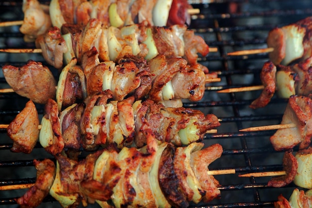 Nahaufnahme von Fleisch auf dem Grill