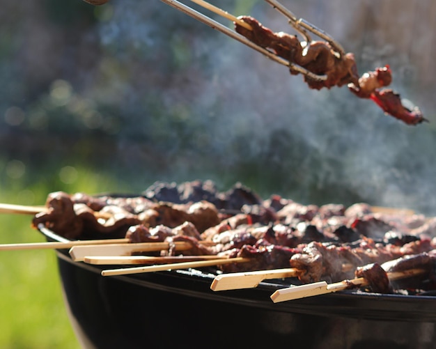 Nahaufnahme von Fleisch auf dem Grill
