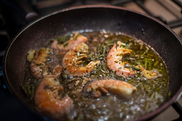 Foto nahaufnahme von fleisch in der pfanne