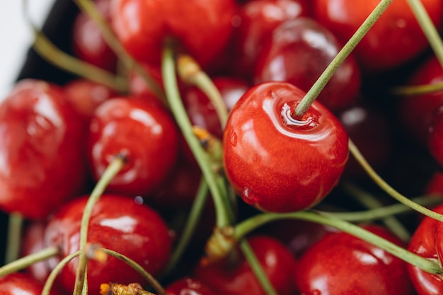 Foto nahaufnahme von frischen kirschbeeren mit wassertropfen