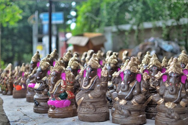 Foto nahaufnahme von ganesha-statuen zum verkauf