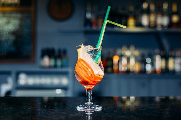Nahaufnahme von Getränken auf dem Tisch