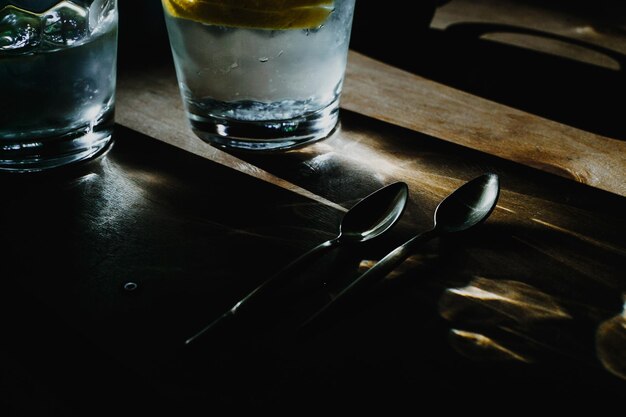 Nahaufnahme von Getränken auf dem Tisch