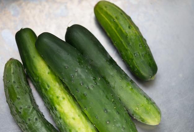 Nahaufnahme von Gurken aus hohem Winkel