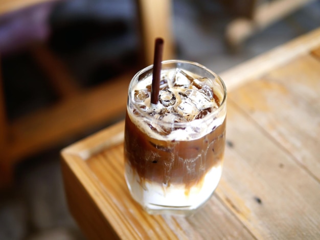 Nahaufnahme von Kaffee auf dem Tisch