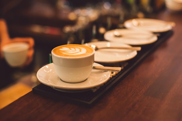 Nahaufnahme von Kaffee auf dem Tisch