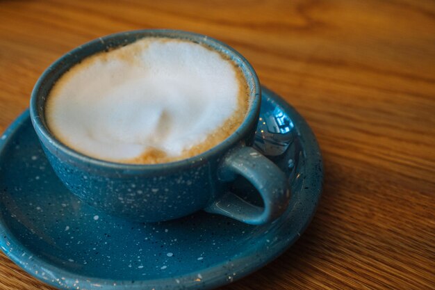 Nahaufnahme von Kaffee auf dem Tisch