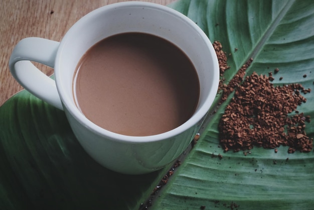 Nahaufnahme von Kaffee auf dem Tisch