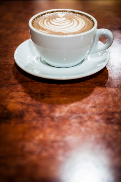 Nahaufnahme von Kaffee auf dem Tisch