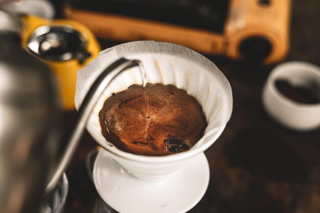 Foto nahaufnahme von kaffee in einer tasse auf dem tisch