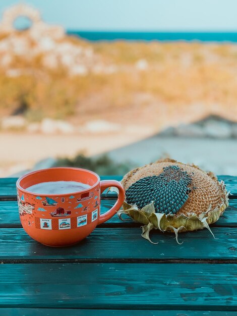 Foto nahaufnahme von kaffeebohnen auf dem tisch