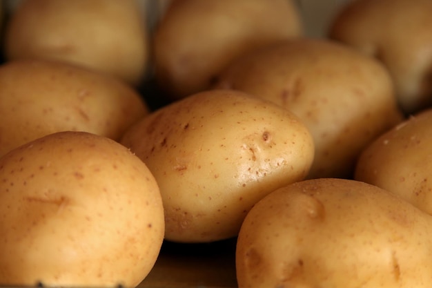Nahaufnahme von Kartoffeln zum Verkauf auf dem Markt