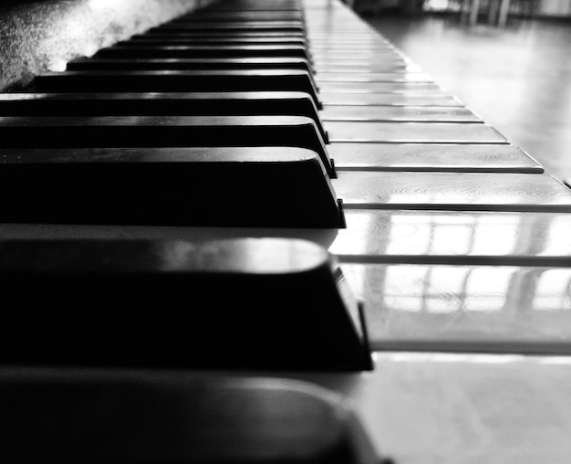 Nahaufnahme von Klaviertasten