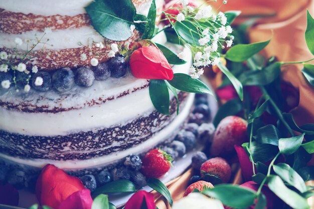 Foto nahaufnahme von kuchen anhand von pflanzen