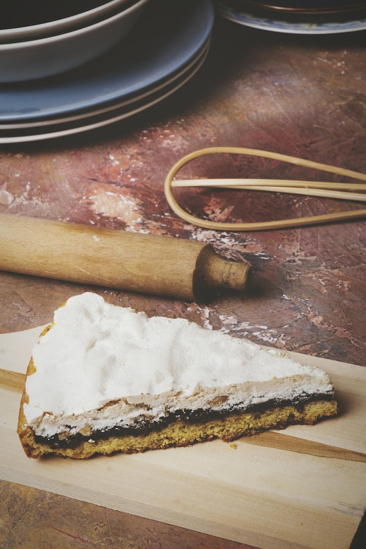 Foto nahaufnahme von kuchen auf dem schneidbrett