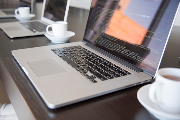 Nahaufnahme von Laptops auf dem Tisch