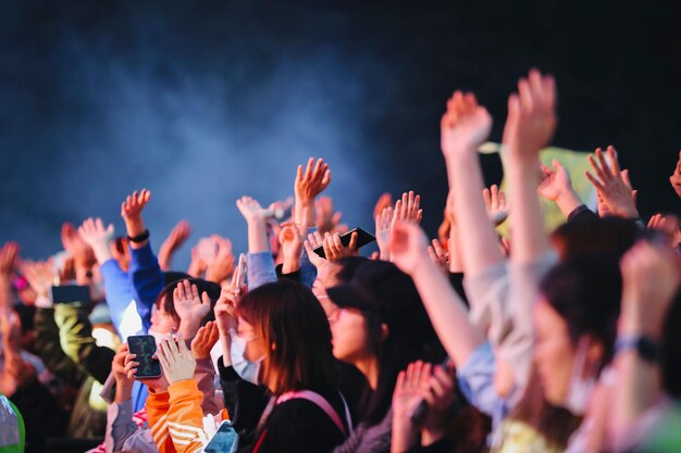 Foto nahaufnahme von leuten, die am konzert teilnehmen