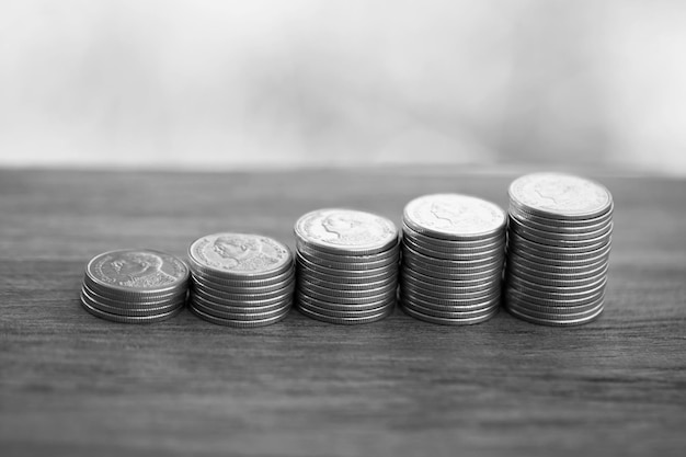 Foto nahaufnahme von münzen auf dem tisch