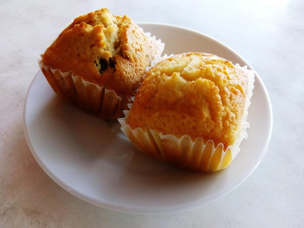 Nahaufnahme von Muffins auf einem Teller