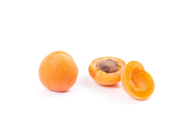 Nahaufnahme von Orange vor weißem Hintergrund