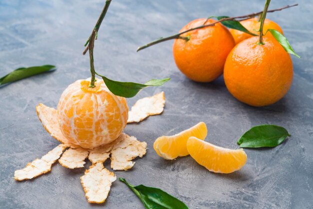 Foto nahaufnahme von orangenfrüchten auf dem tisch