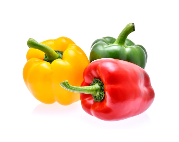 Nahaufnahme von Paprika vor weißem Hintergrund