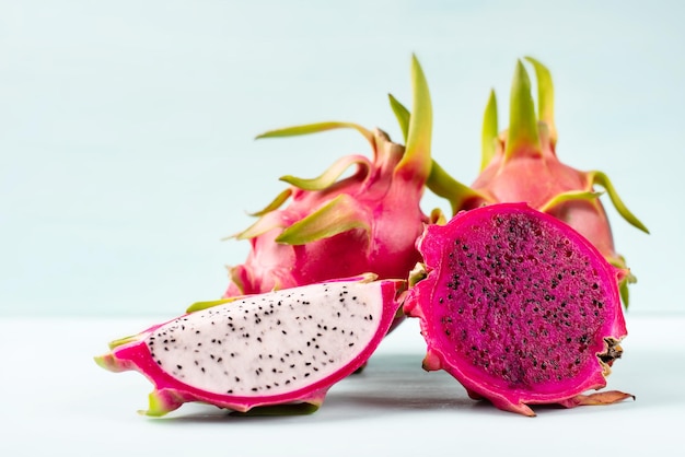 Nahaufnahme von Pitaya auf dem Tisch