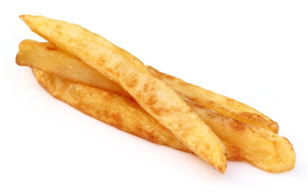 Nahaufnahme von Pommes frites auf weißem Hintergrund