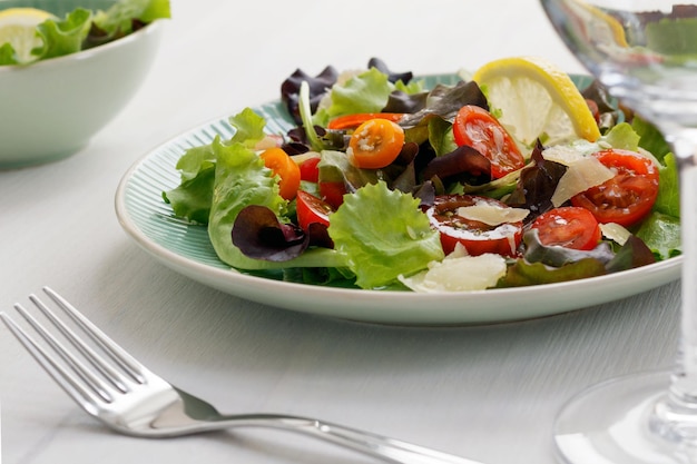 Nahaufnahme von Salat auf dem Teller