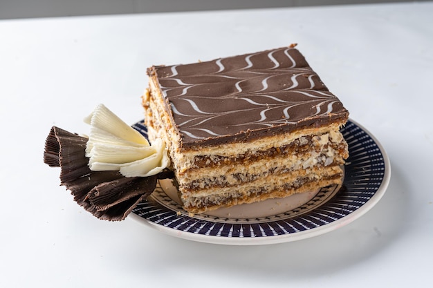 Nahaufnahme von Schokoladenkuchen auf dem Teller