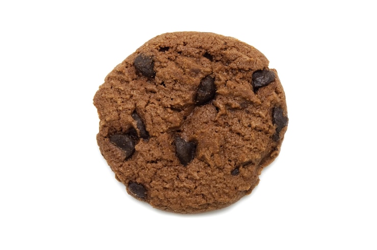 Foto nahaufnahme von schokoladenkuchen vor weißem hintergrund