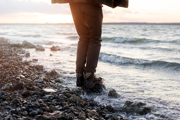 Foto nahaufnahme von teenager am meer