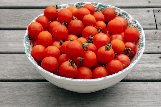 Nahaufnahme von Tomaten in einer Schüssel