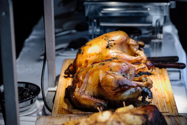 Foto nahaufnahme von truthahnfleisch auf dem grill