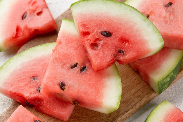 Nahaufnahme von Wassermelonenscheiben mit Samen frische saftige rohe Früchte